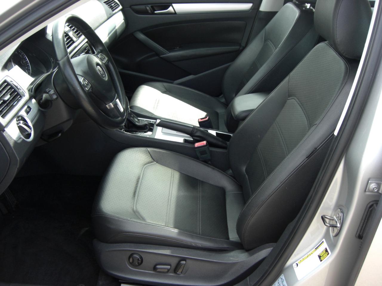 Volkswagen Passat 4dr Sdn 2.5L Auto SE PZEV 2012