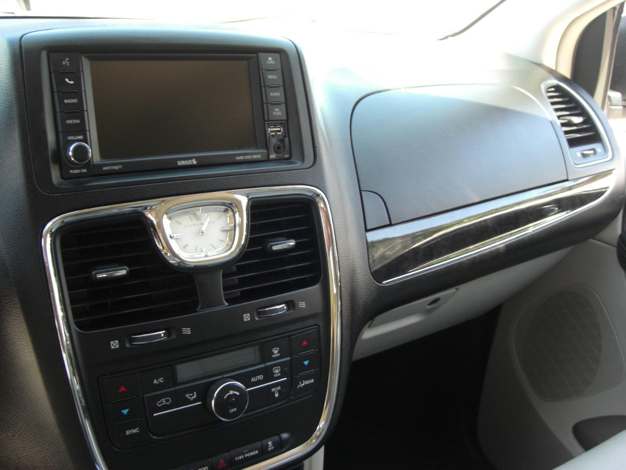 Chrysler Town & Country 4dr Wgn Touring 2013