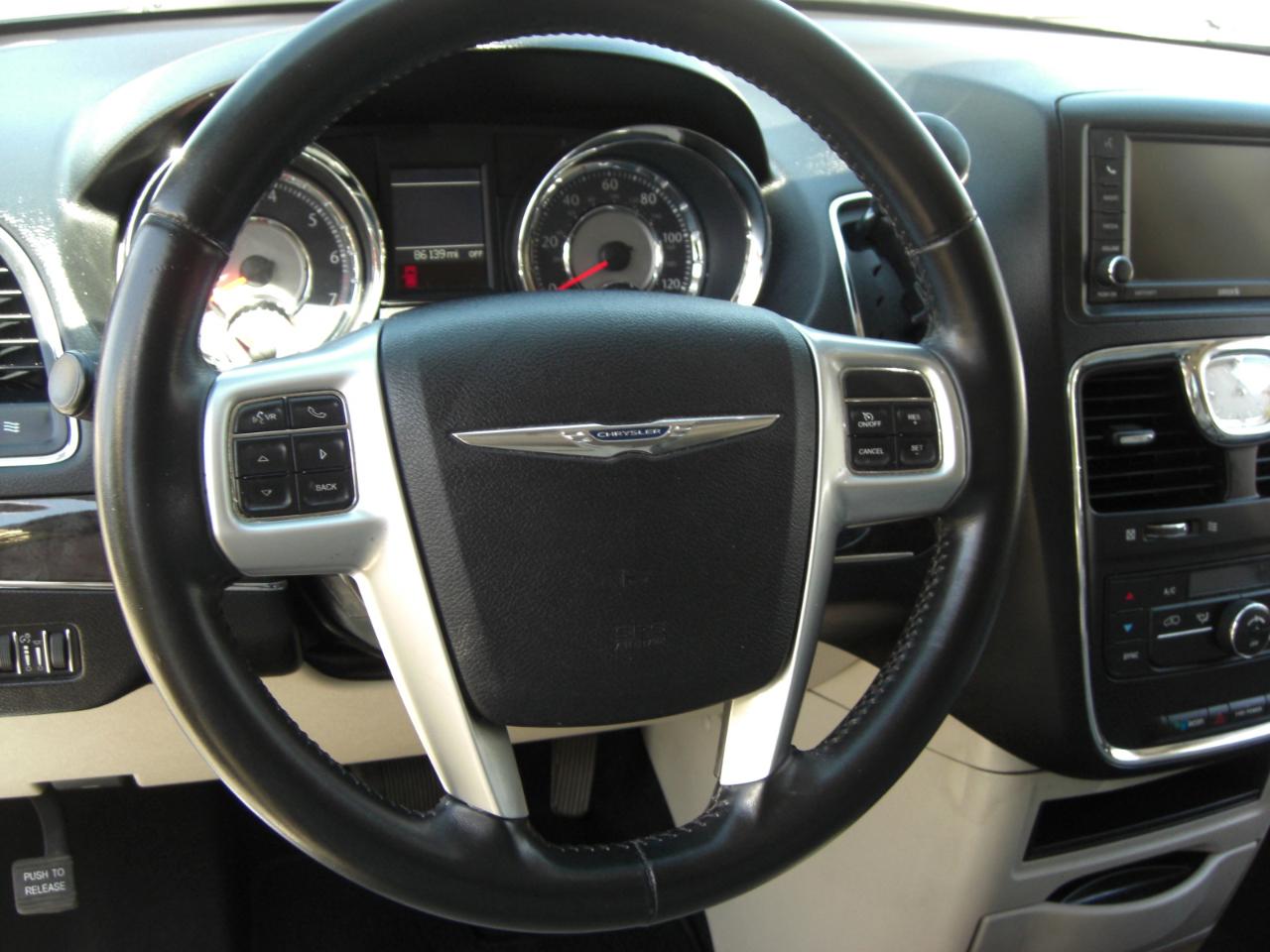 Chrysler Town & Country 4dr Wgn Touring 2013