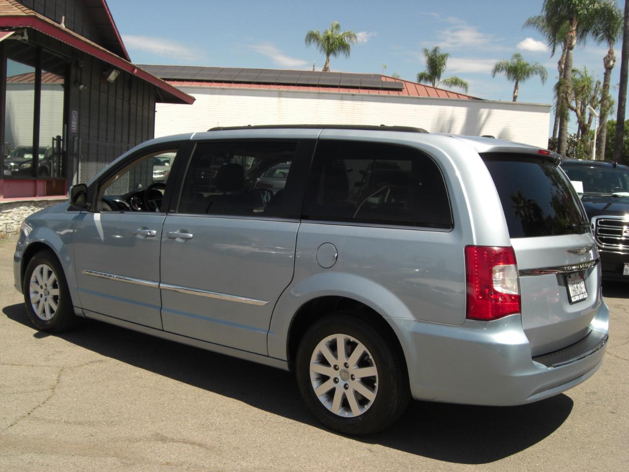 Chrysler Town & Country 4dr Wgn Touring 2013