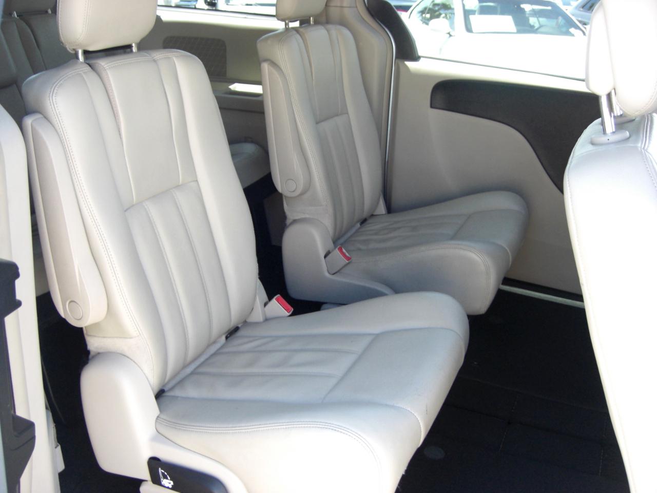 Chrysler Town & Country 4dr Wgn Touring 2013