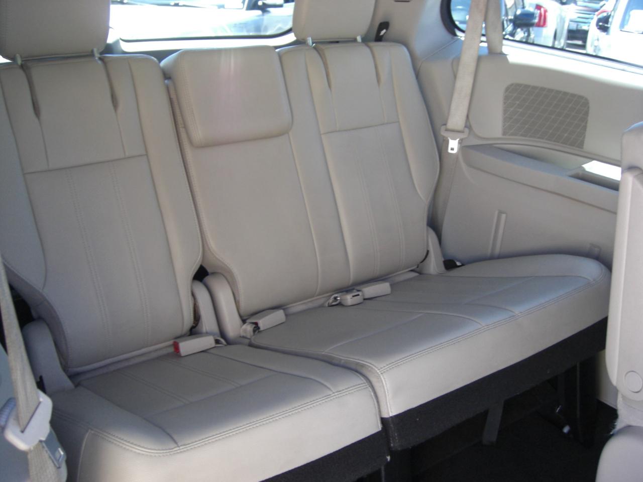 Chrysler Town & Country 4dr Wgn Touring 2013