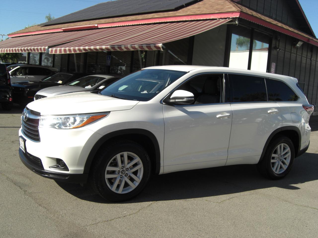 Toyota Highlander FWD 4dr V6 LE (Natl) 2016