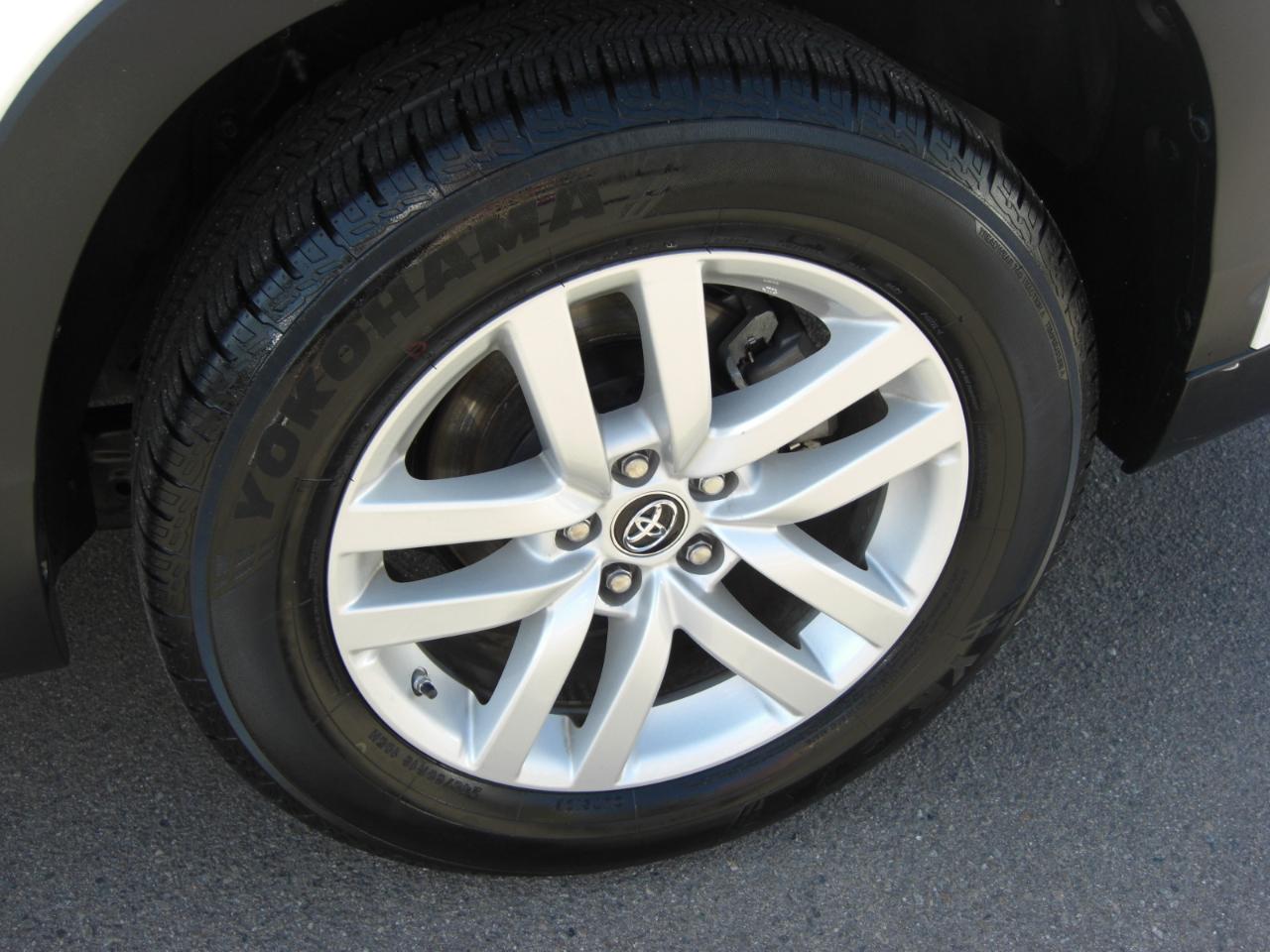 Toyota Highlander FWD 4dr V6 LE (Natl) 2016