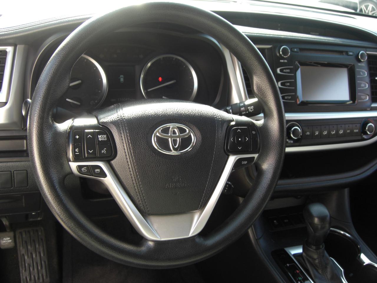 Toyota Highlander FWD 4dr V6 LE (Natl) 2016