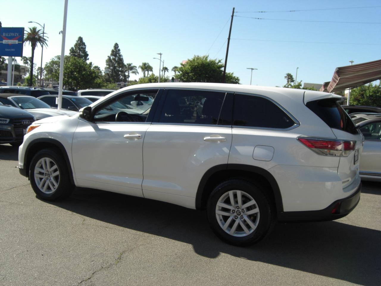 Toyota Highlander FWD 4dr V6 LE (Natl) 2016