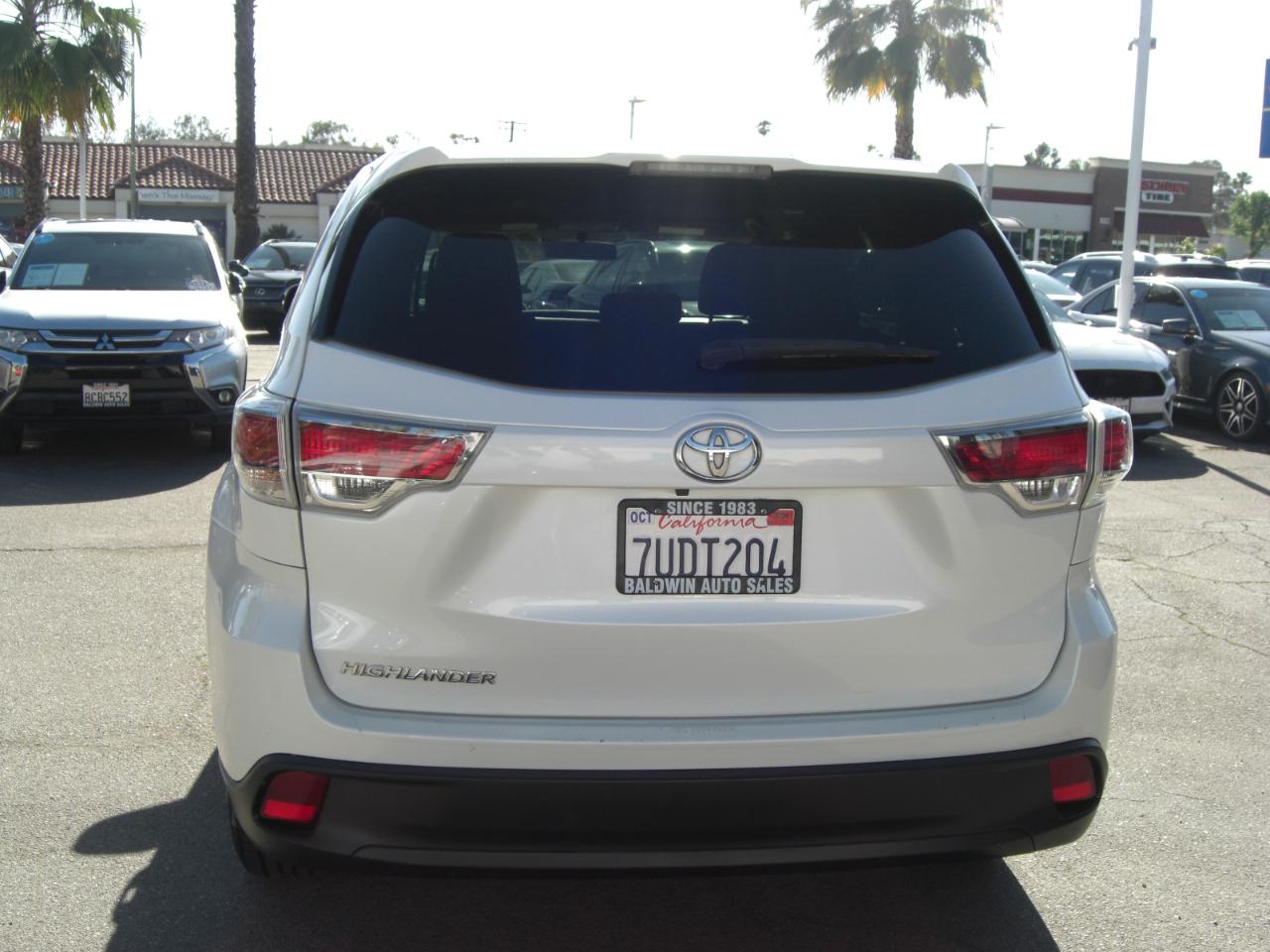 Toyota Highlander FWD 4dr V6 LE (Natl) 2016