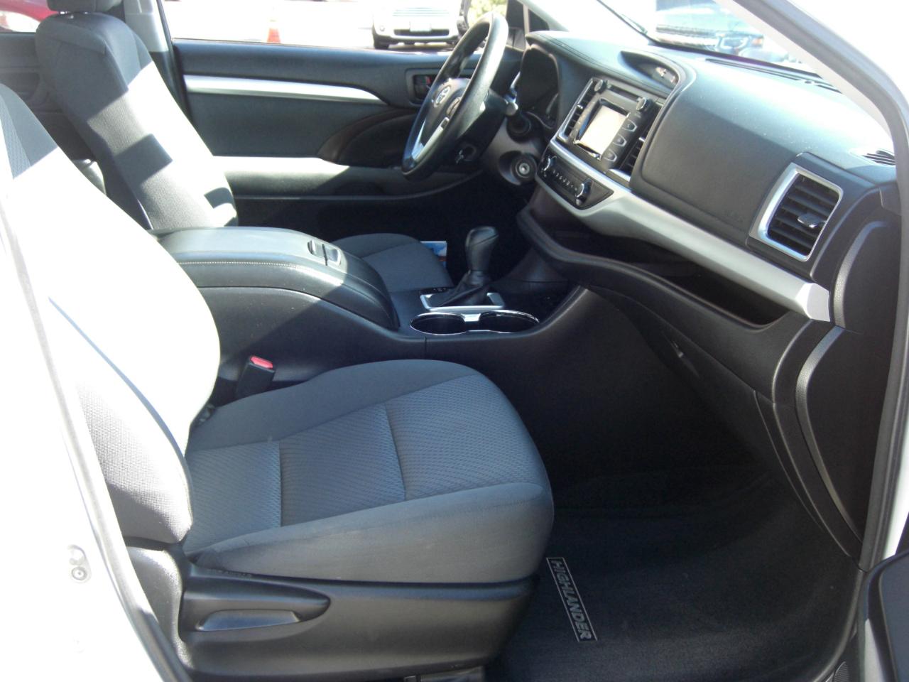 Toyota Highlander FWD 4dr V6 LE (Natl) 2016