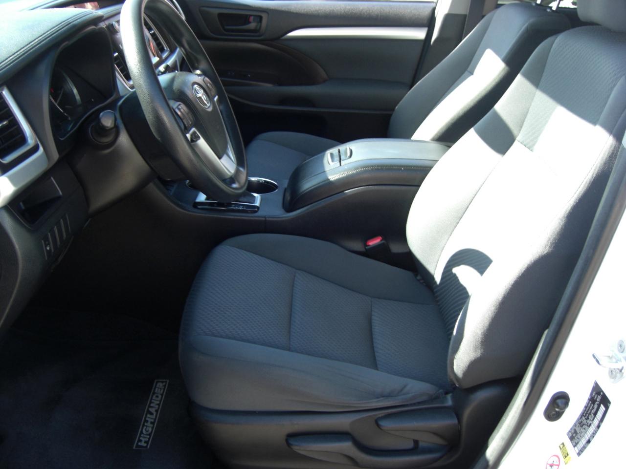 Toyota Highlander FWD 4dr V6 LE (Natl) 2016