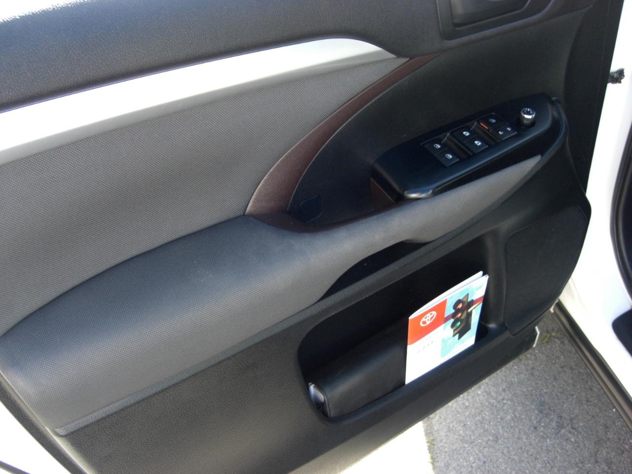 Toyota Highlander FWD 4dr V6 LE (Natl) 2016