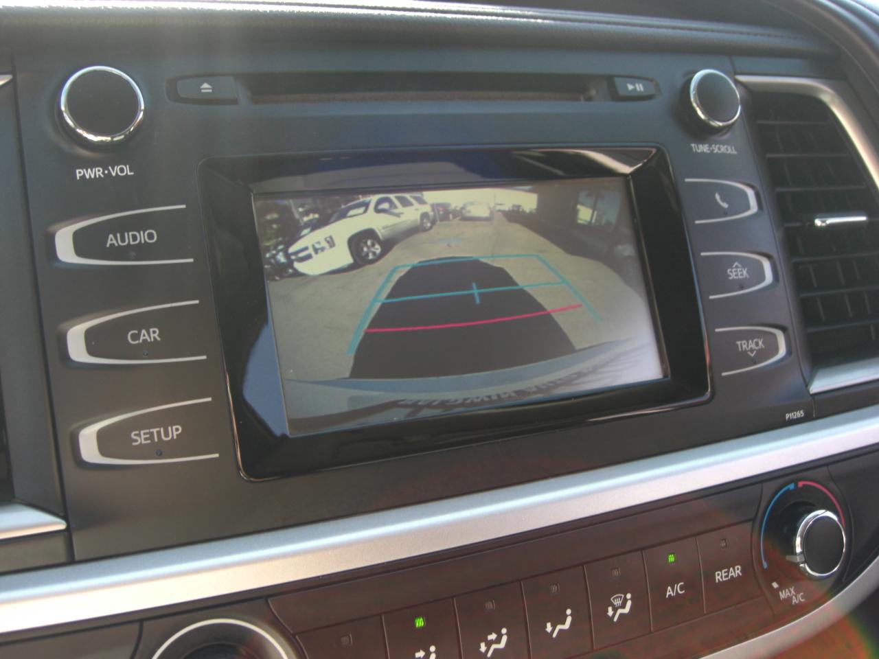 Toyota Highlander FWD 4dr V6 LE (Natl) 2016