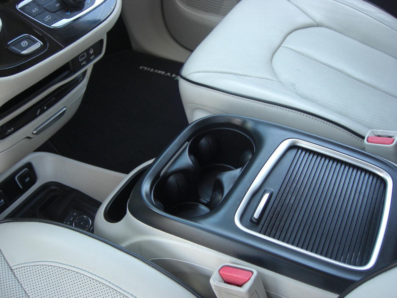 Chrysler Pacifica Hybrid Limited FWD 2018