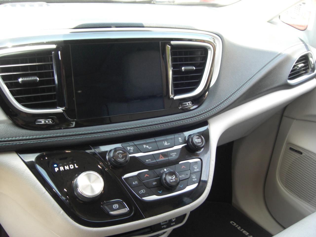 Chrysler Pacifica Hybrid Limited FWD 2018