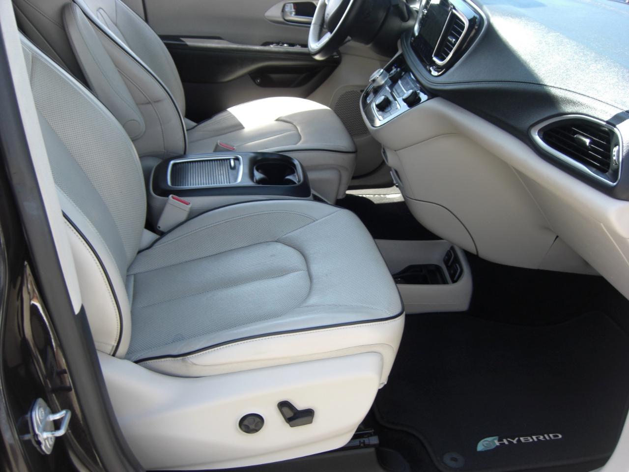 Chrysler Pacifica Hybrid Limited FWD 2018