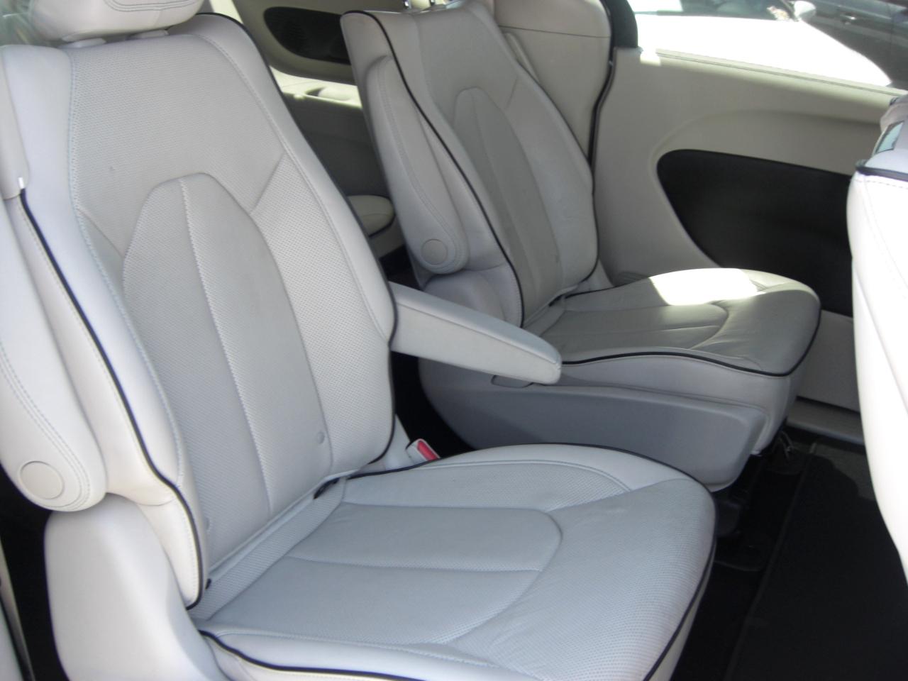 Chrysler Pacifica Hybrid Limited FWD 2018