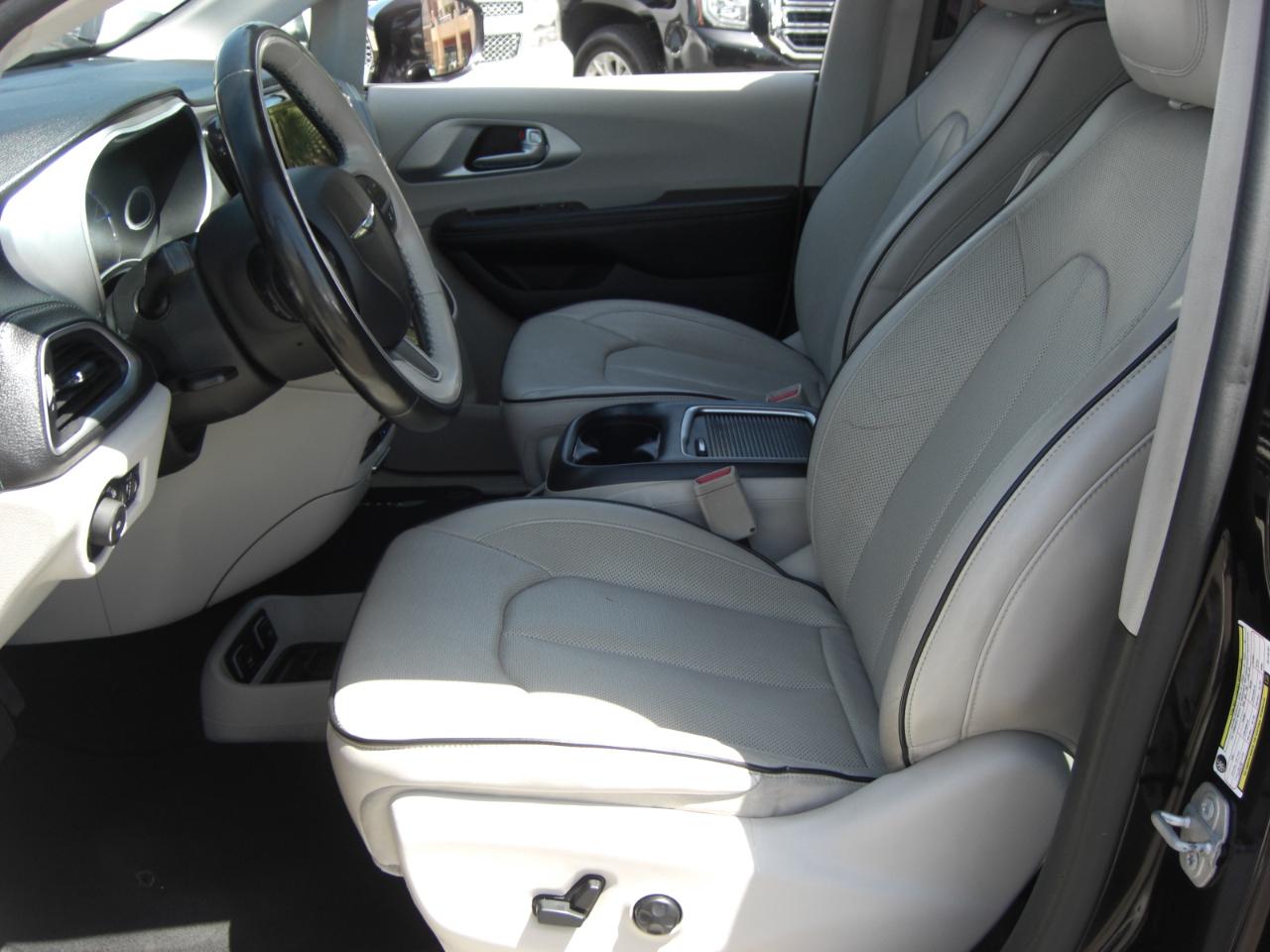 Chrysler Pacifica Hybrid Limited FWD 2018