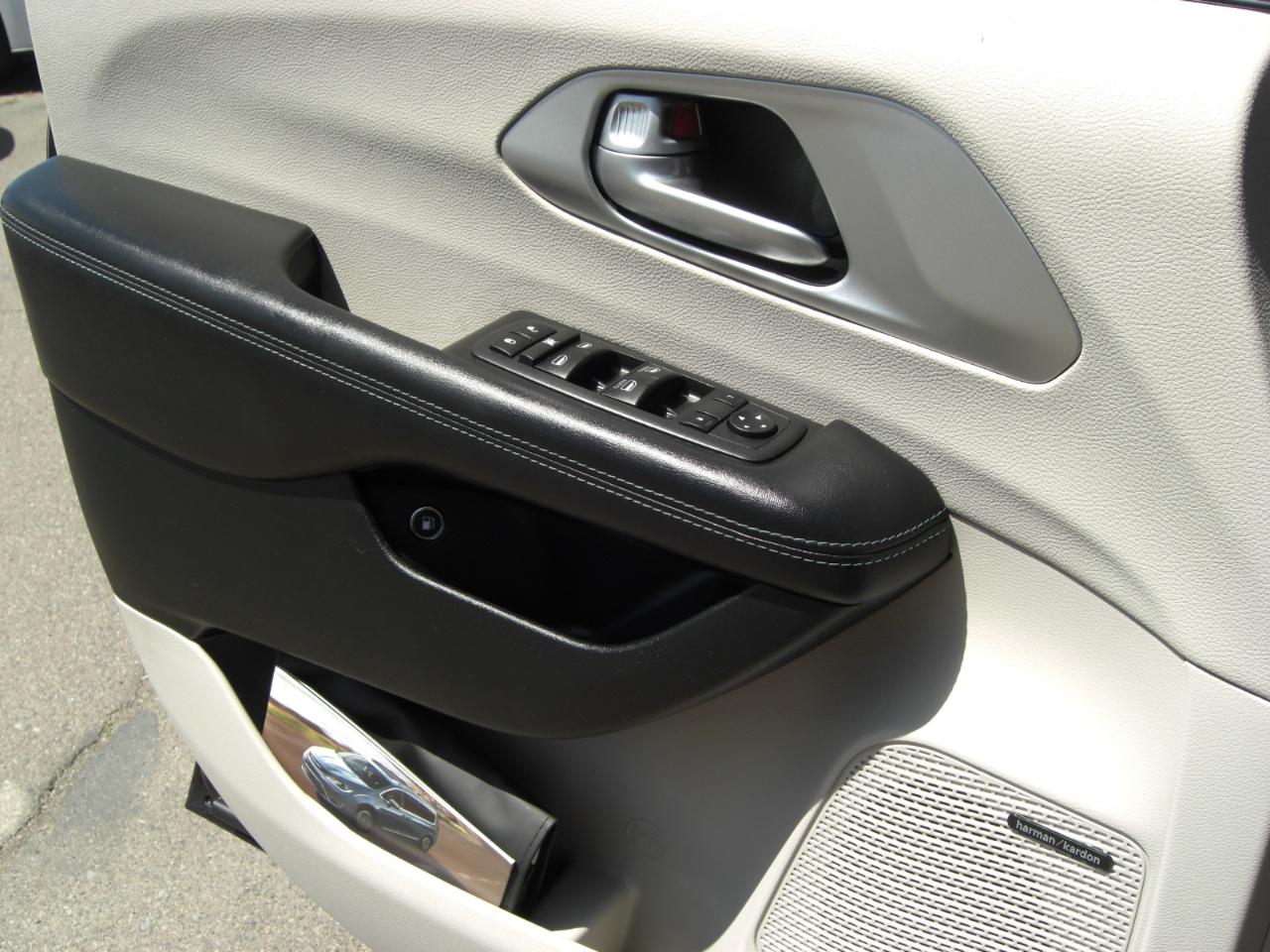 Chrysler Pacifica Hybrid Limited FWD 2018