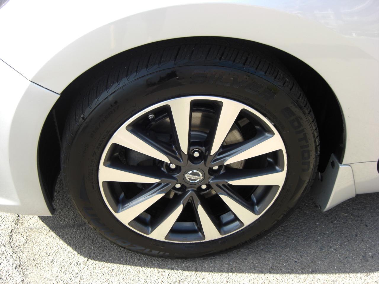 Nissan Altima 2.5 SV Sedan 2017