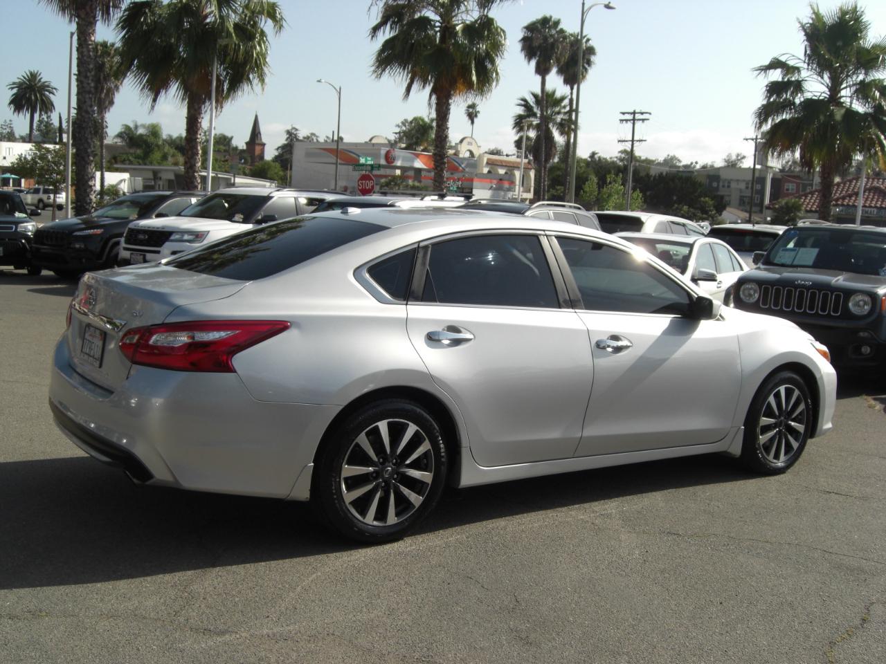 Nissan Altima 2.5 SV Sedan 2017