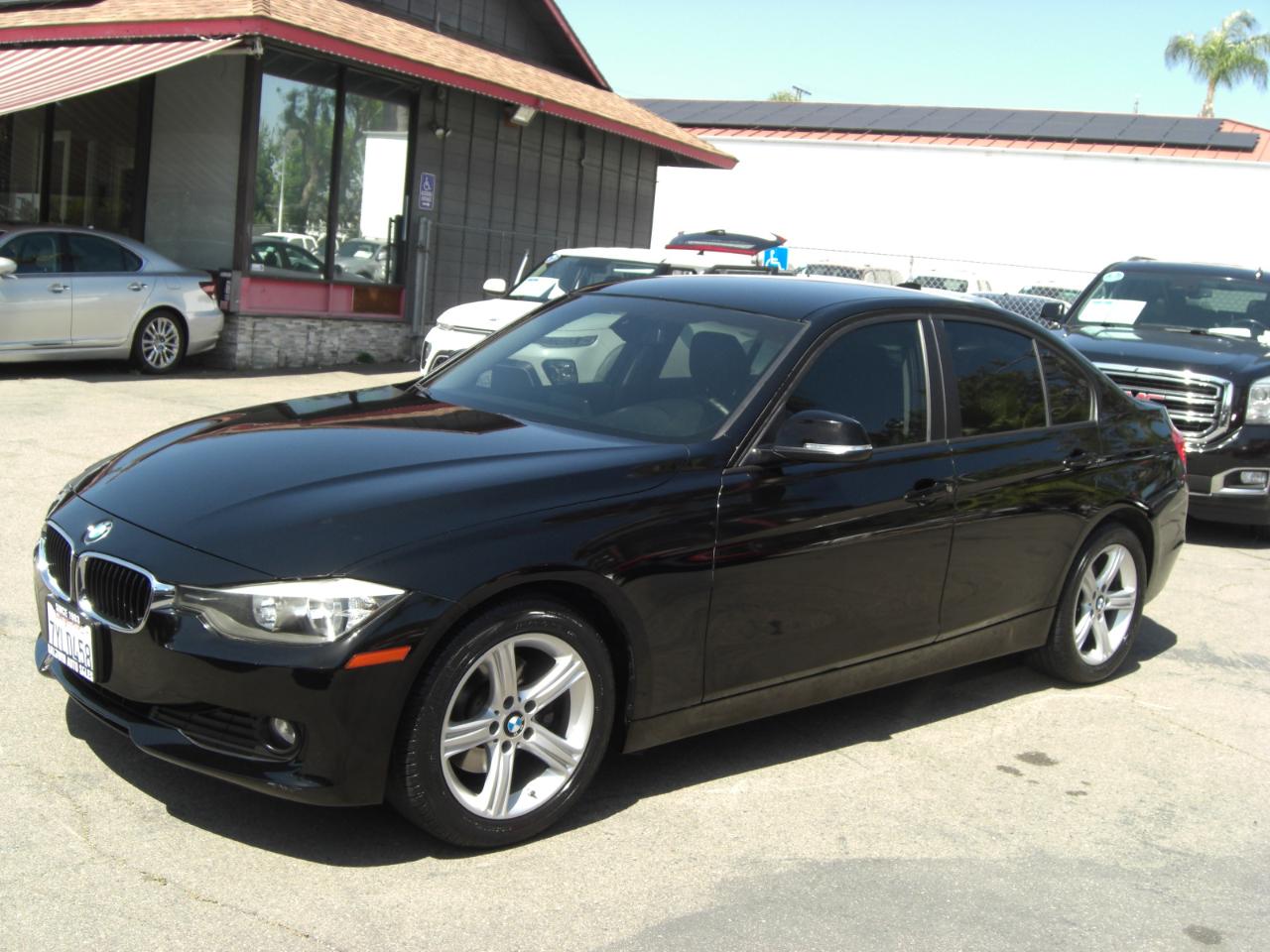 BMW 3 Series 4dr Sdn 320i RWD 2014