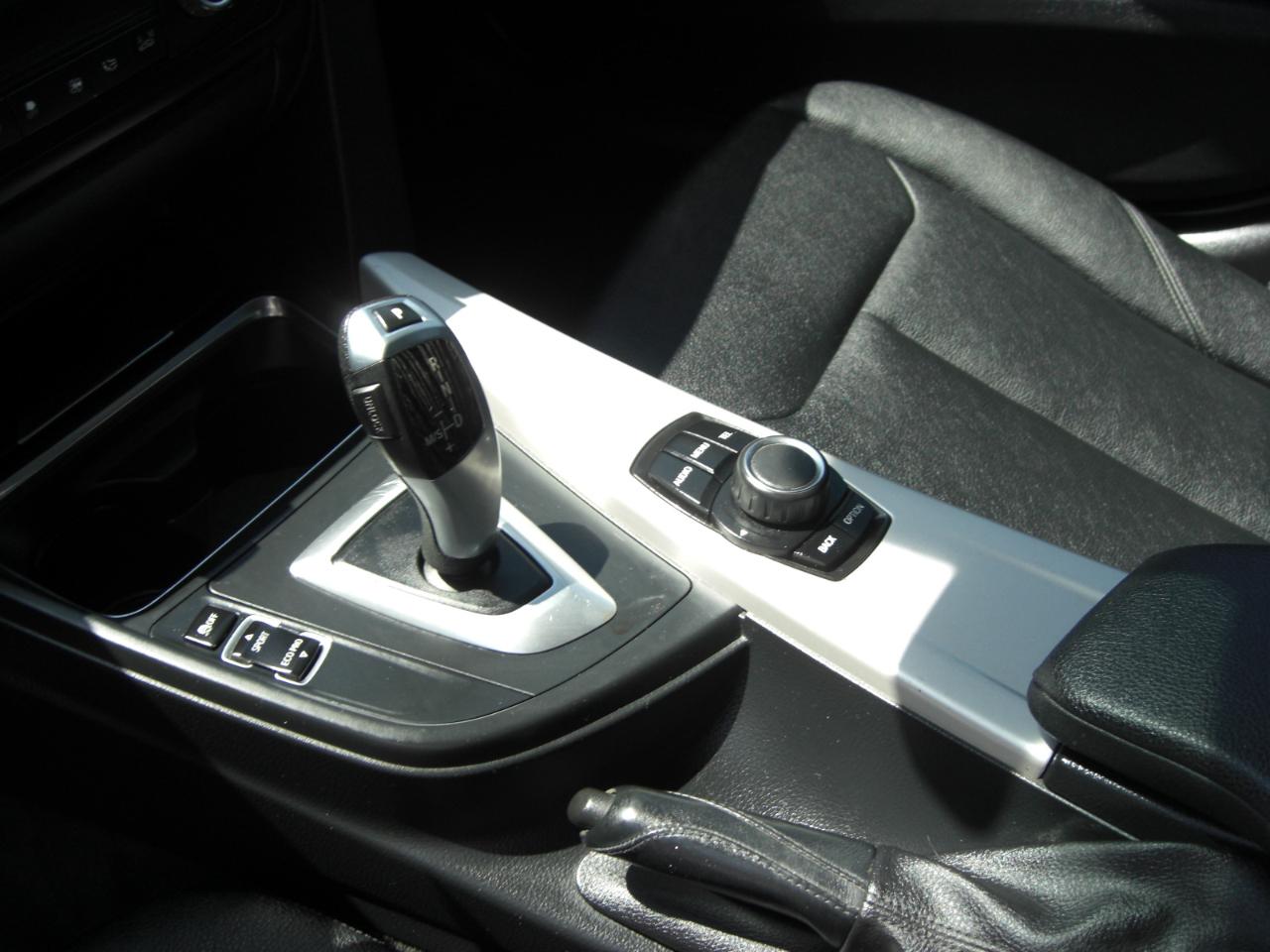 BMW 3 Series 4dr Sdn 320i RWD 2014