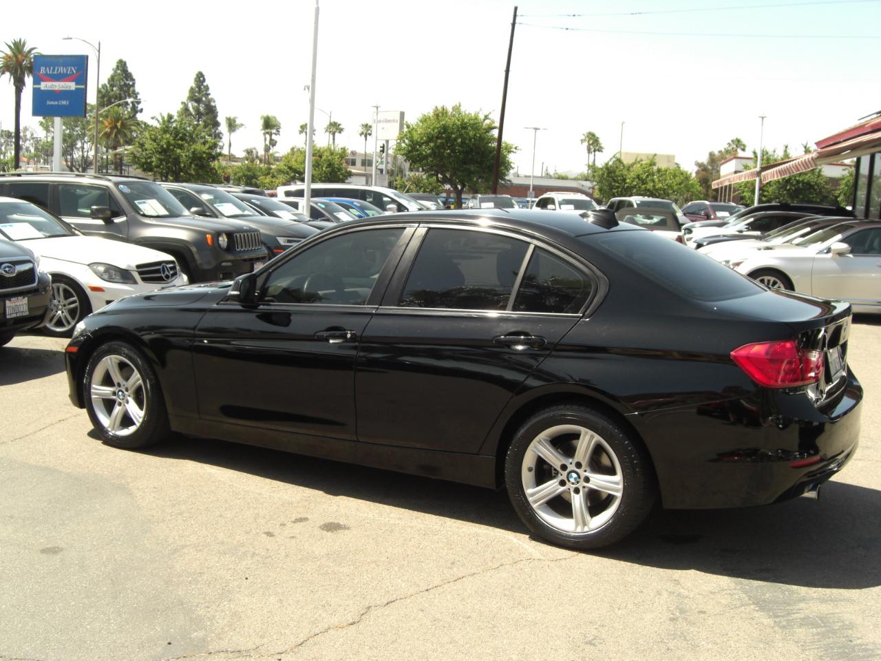 BMW 3 Series 4dr Sdn 320i RWD 2014