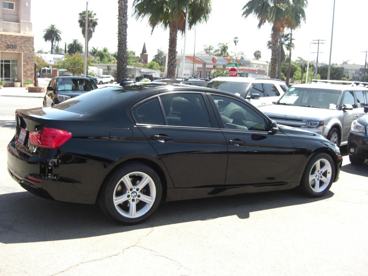 BMW 3 Series 4dr Sdn 320i RWD 2014