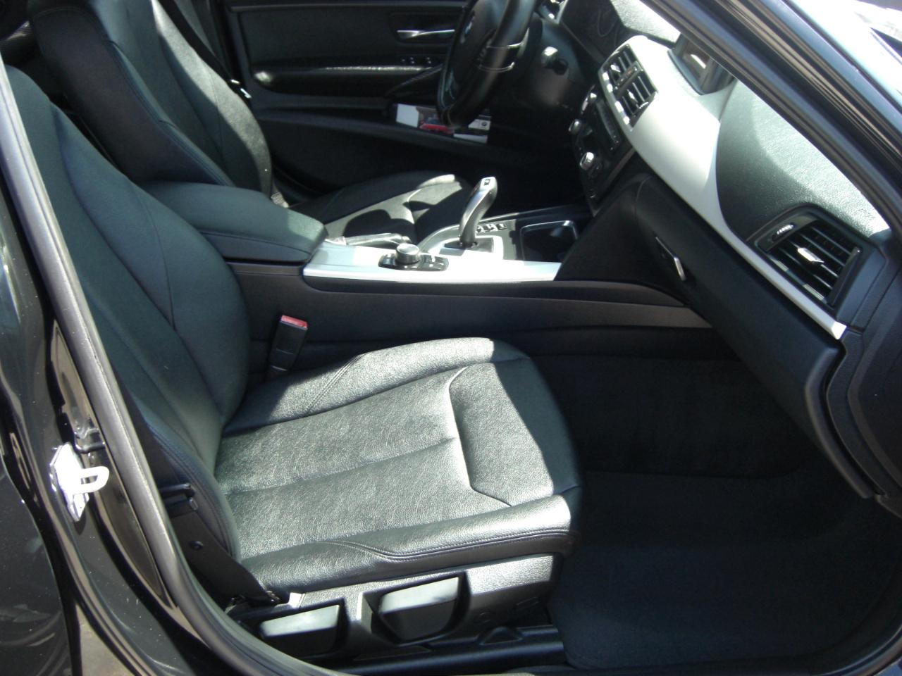 BMW 3 Series 4dr Sdn 320i RWD 2014