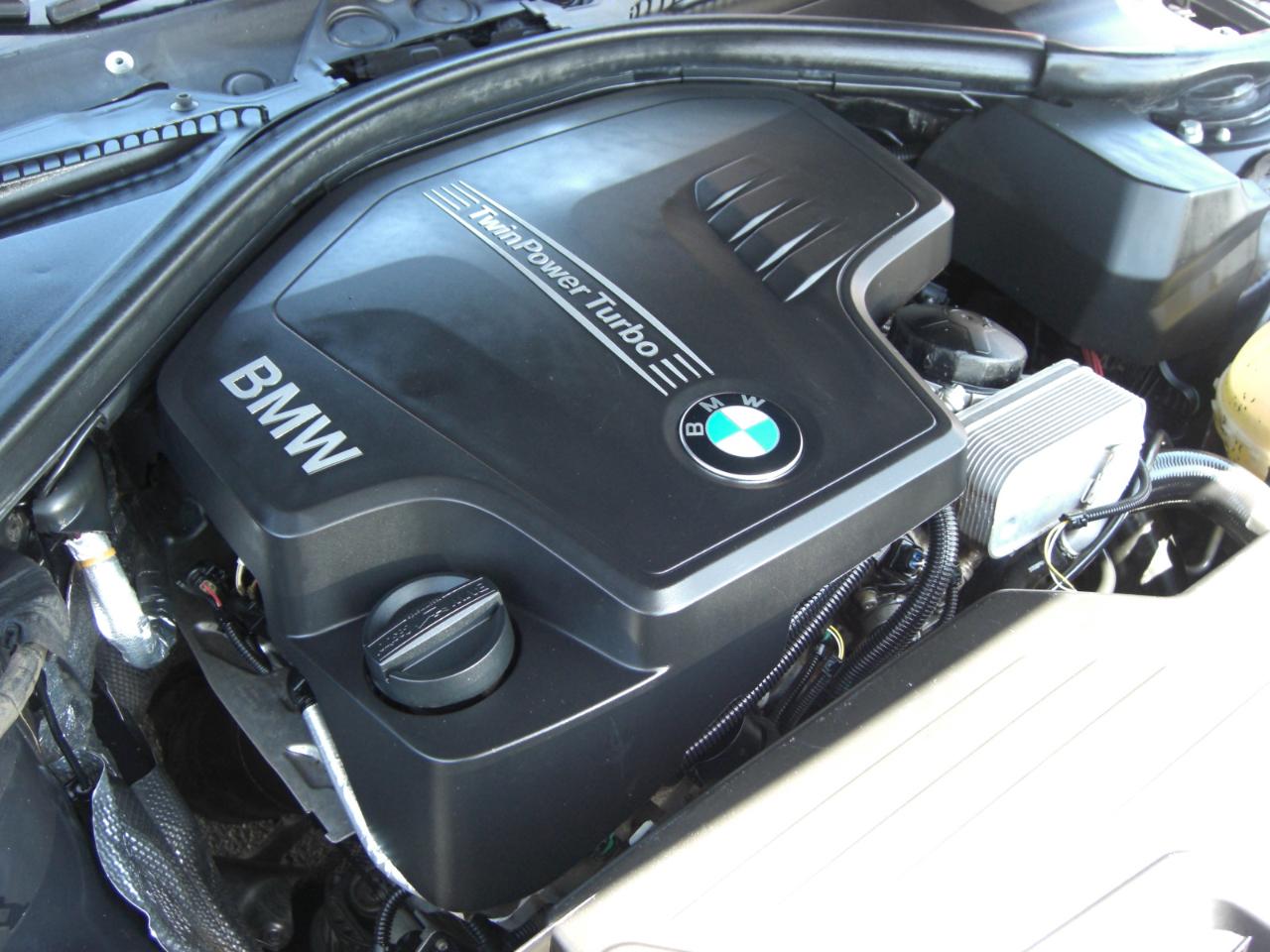 BMW 3 Series 4dr Sdn 320i RWD 2014