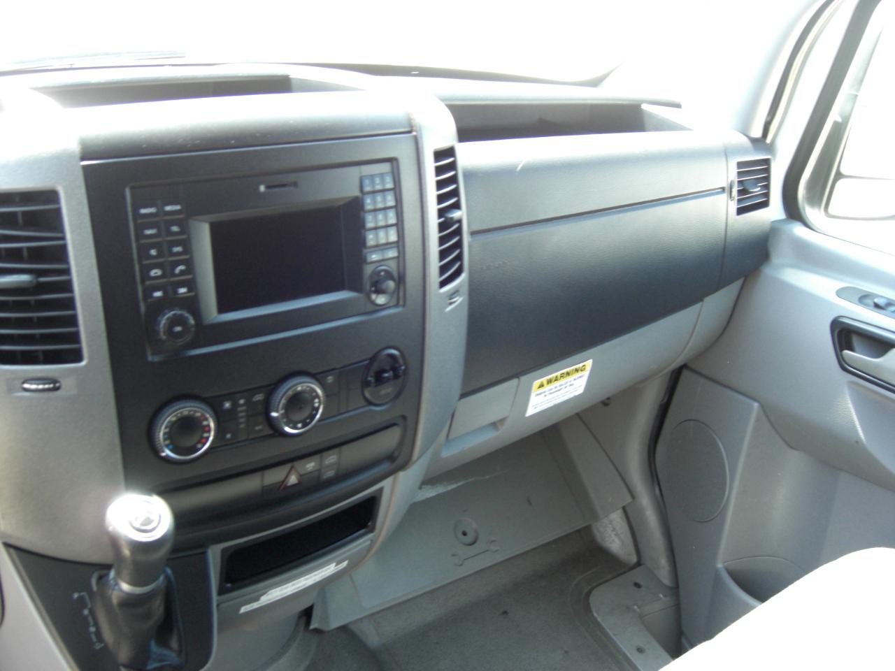 Mercedes-Benz Sprinter Cargo Vans RWD 2500 170" EXT 2015