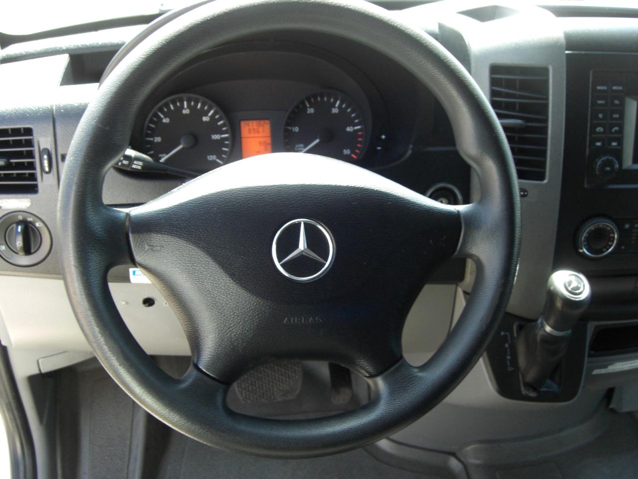 Mercedes-Benz Sprinter Cargo Vans RWD 2500 170" EXT 2015
