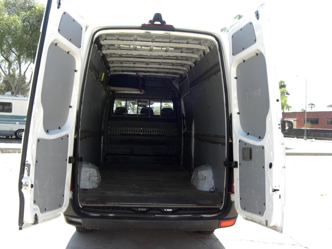 Mercedes-Benz Sprinter Cargo Vans RWD 2500 170" EXT 2015