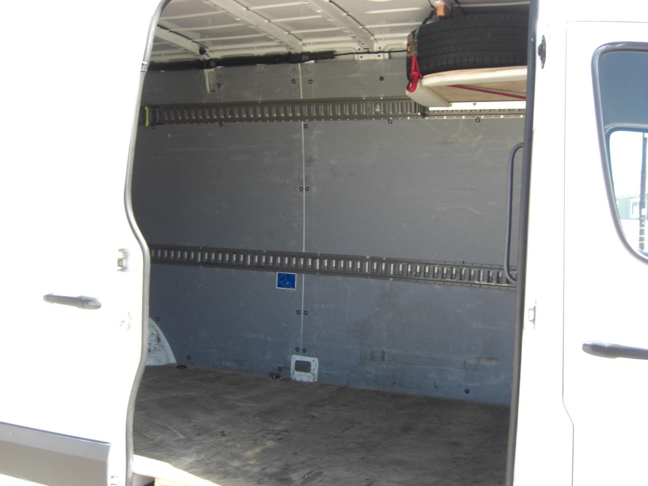 Mercedes-Benz Sprinter Cargo Vans RWD 2500 170" EXT 2015