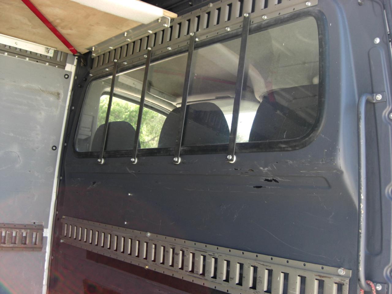 Mercedes-Benz Sprinter Cargo Vans RWD 2500 170" EXT 2015