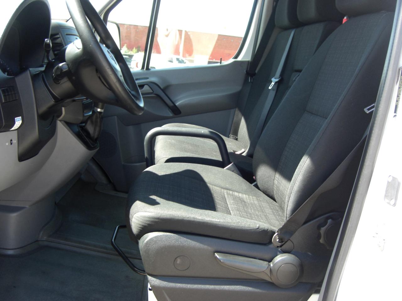Mercedes-Benz Sprinter Cargo Vans RWD 2500 170" EXT 2015