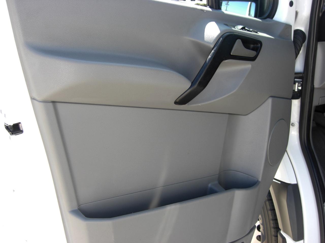Mercedes-Benz Sprinter Cargo Vans RWD 2500 170" EXT 2015