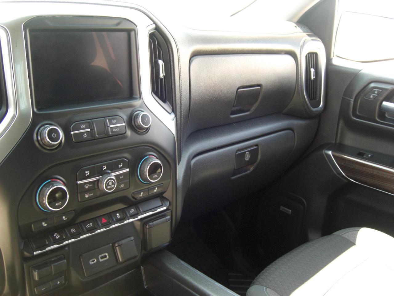 Chevrolet Silverado 1500 4WD Crew Cab 147" RST 2021