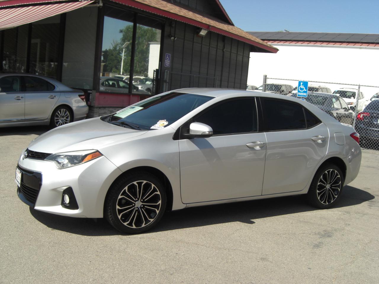 Toyota Corolla 4dr Sdn CVT S Plus (Natl) 2015