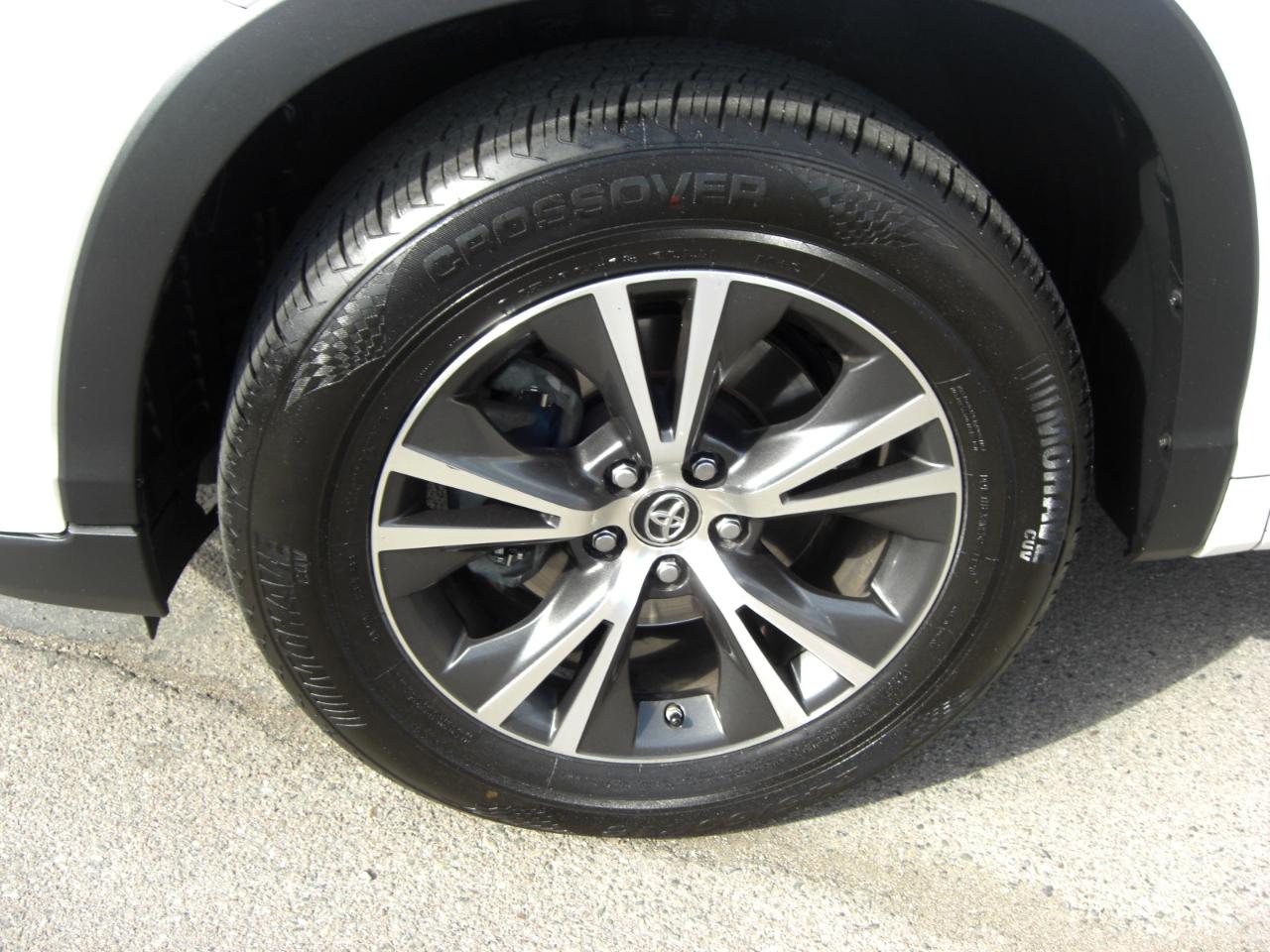 Toyota Highlander LE I4 FWD (Natl) 2017