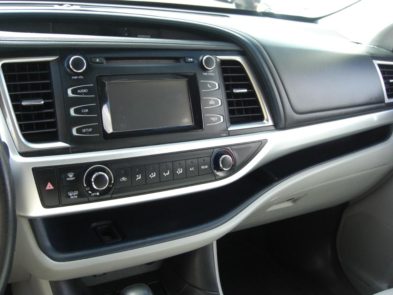 Toyota Highlander LE I4 FWD (Natl) 2017