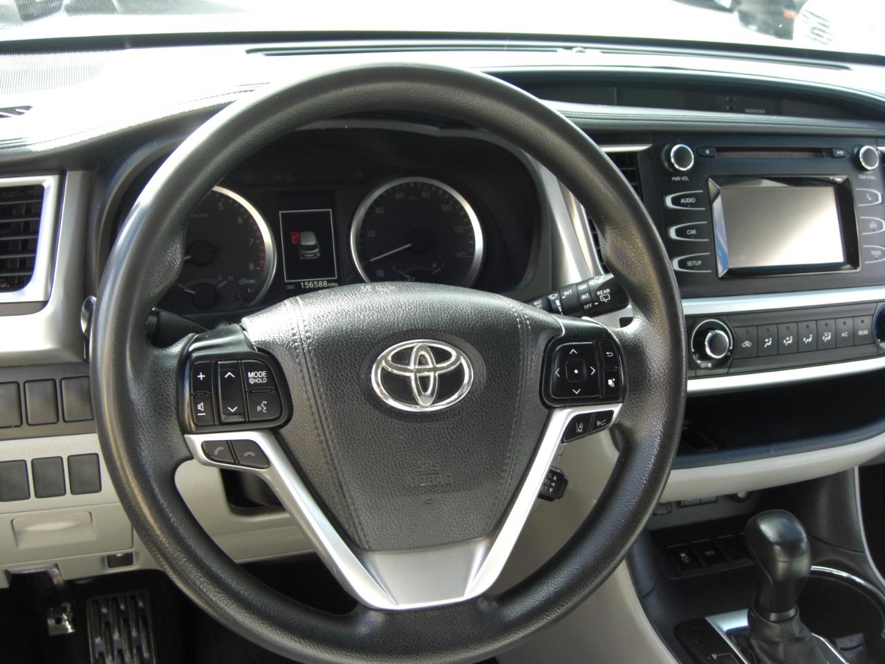 Toyota Highlander LE I4 FWD (Natl) 2017