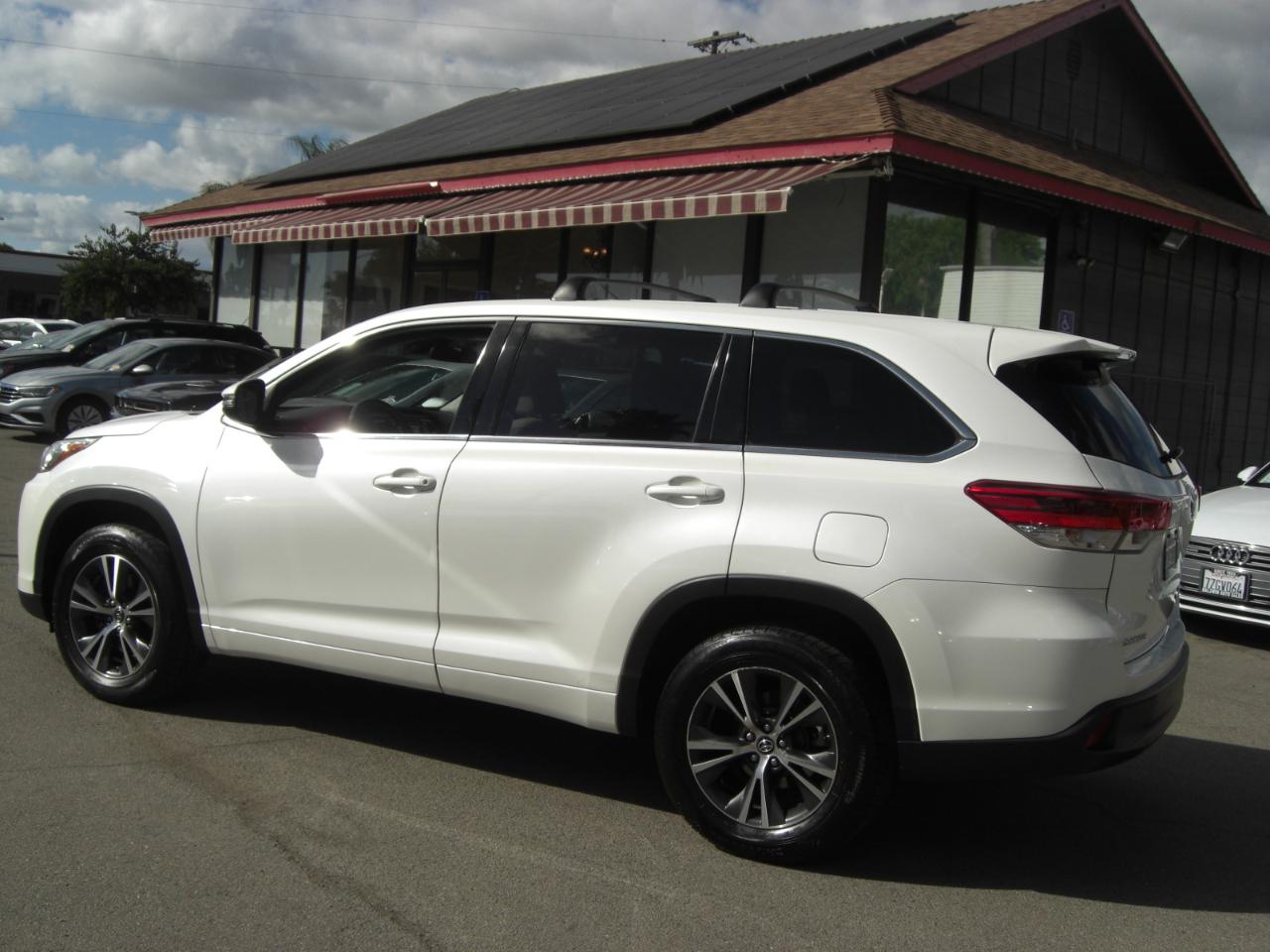 Toyota Highlander LE I4 FWD (Natl) 2017