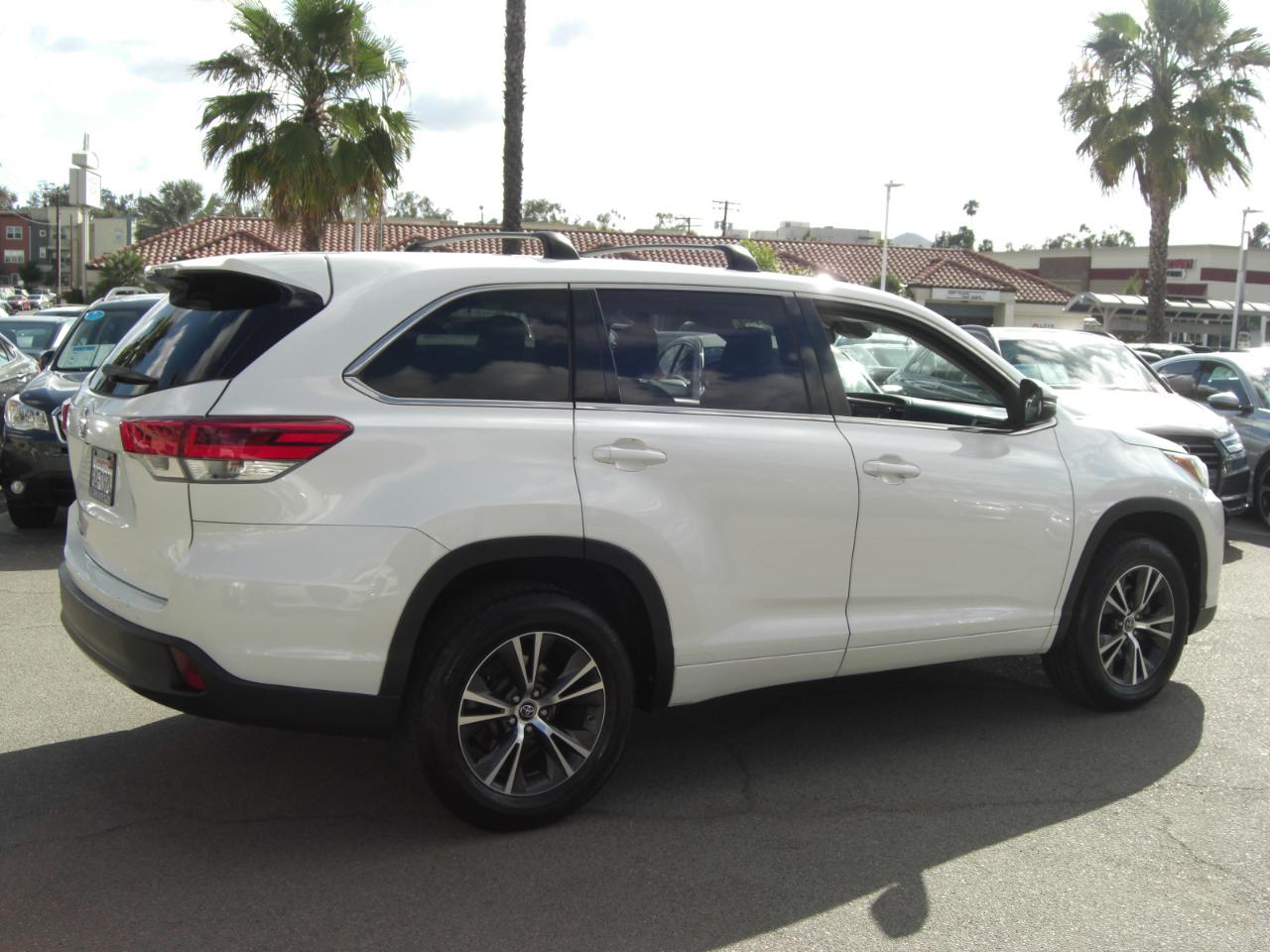 Toyota Highlander LE I4 FWD (Natl) 2017