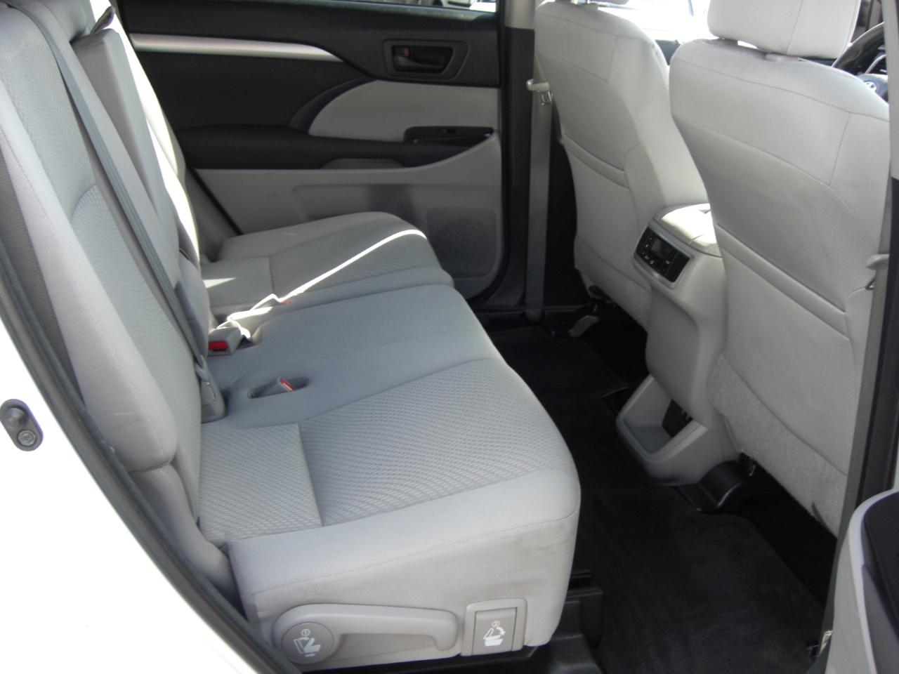 Toyota Highlander LE I4 FWD (Natl) 2017
