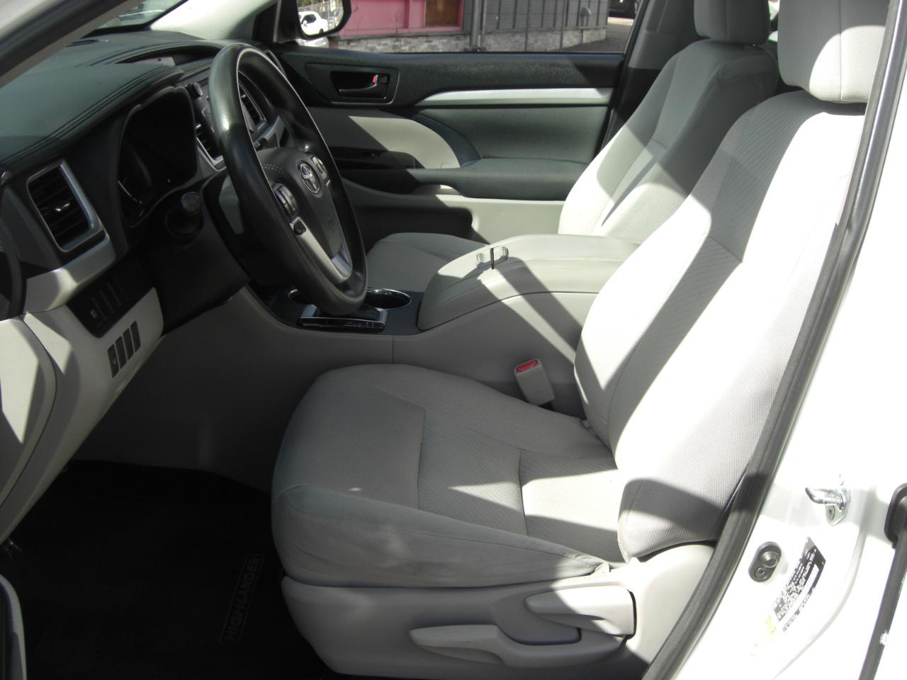 Toyota Highlander LE I4 FWD (Natl) 2017