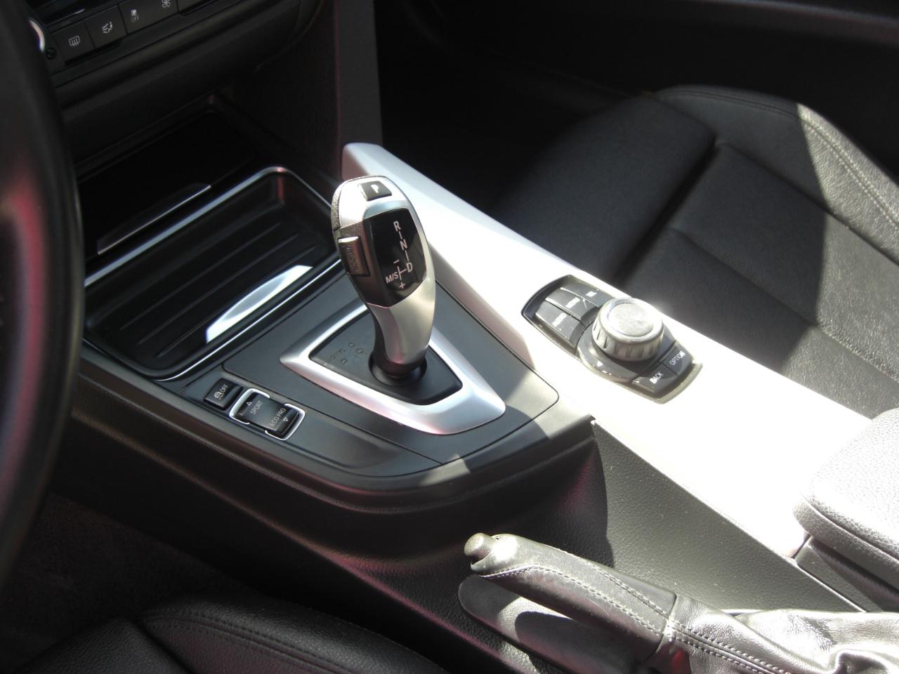 BMW 3 Series 4dr Sdn 320i RWD 2014