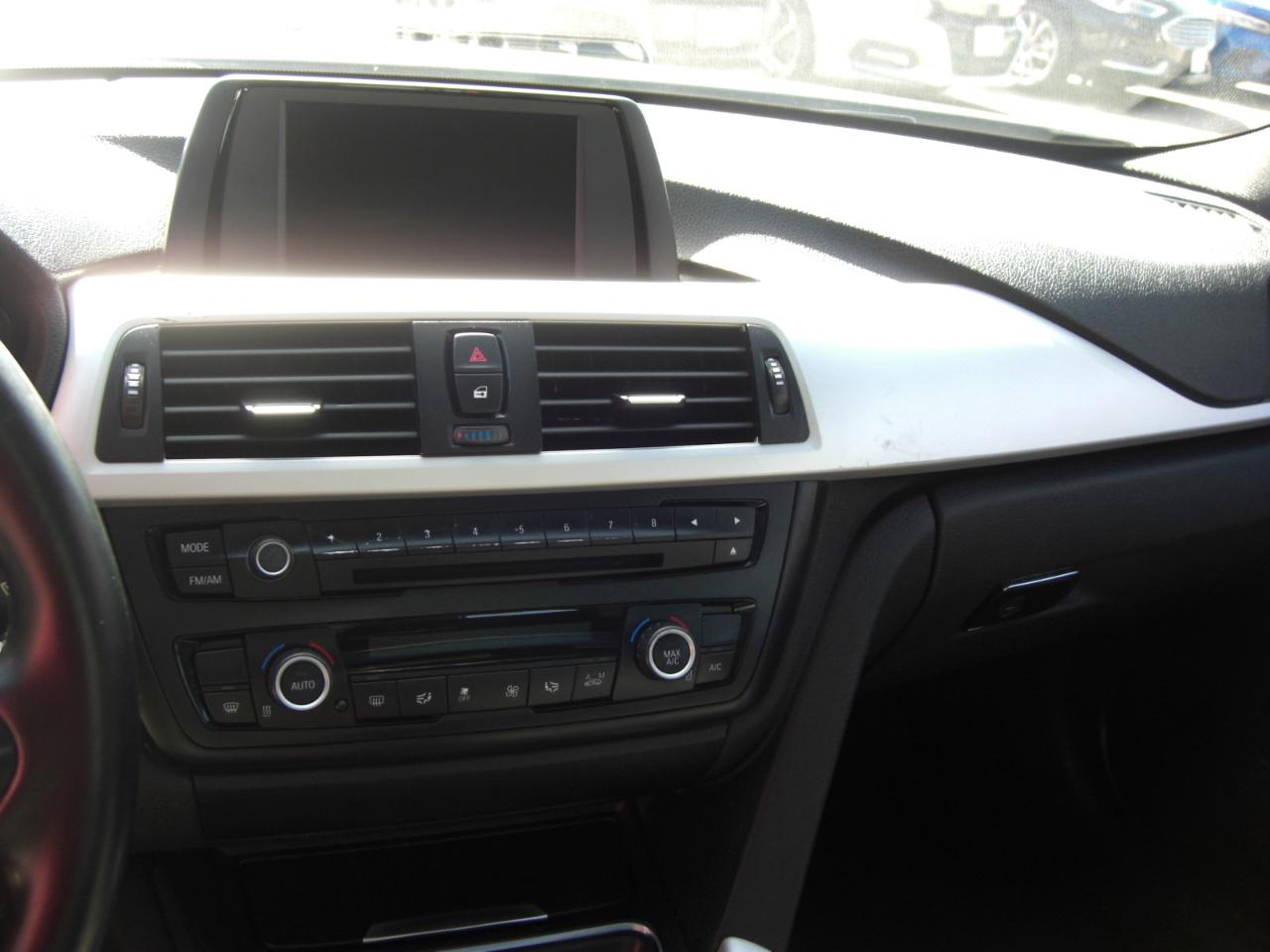 BMW 3 Series 4dr Sdn 320i RWD 2014