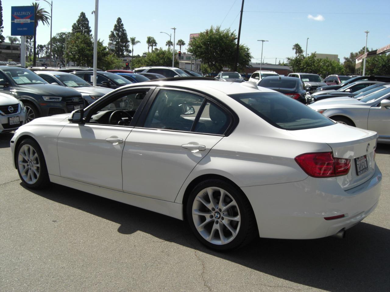 BMW 3 Series 4dr Sdn 320i RWD 2014