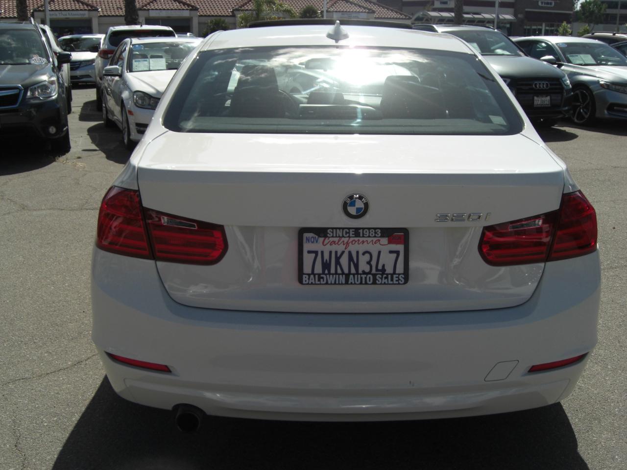 BMW 3 Series 4dr Sdn 320i RWD 2014