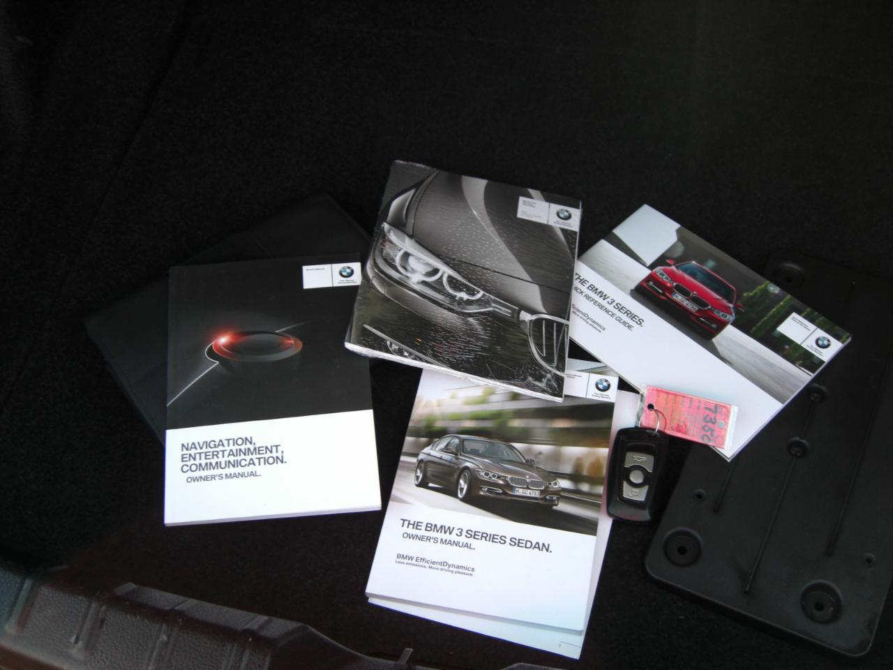 BMW 3 Series 4dr Sdn 320i RWD 2014